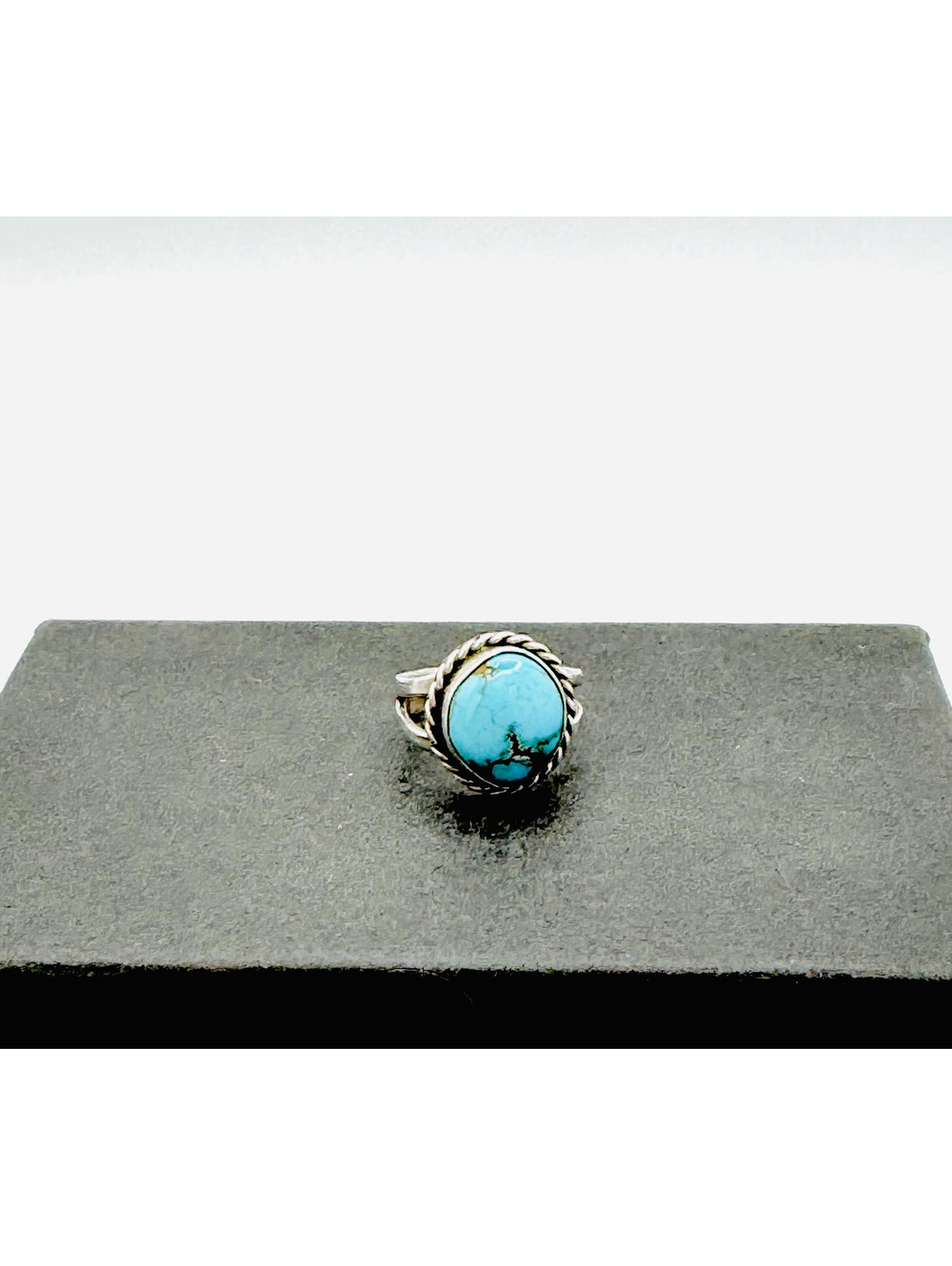 Sterling silver round turquoise ring; size 4